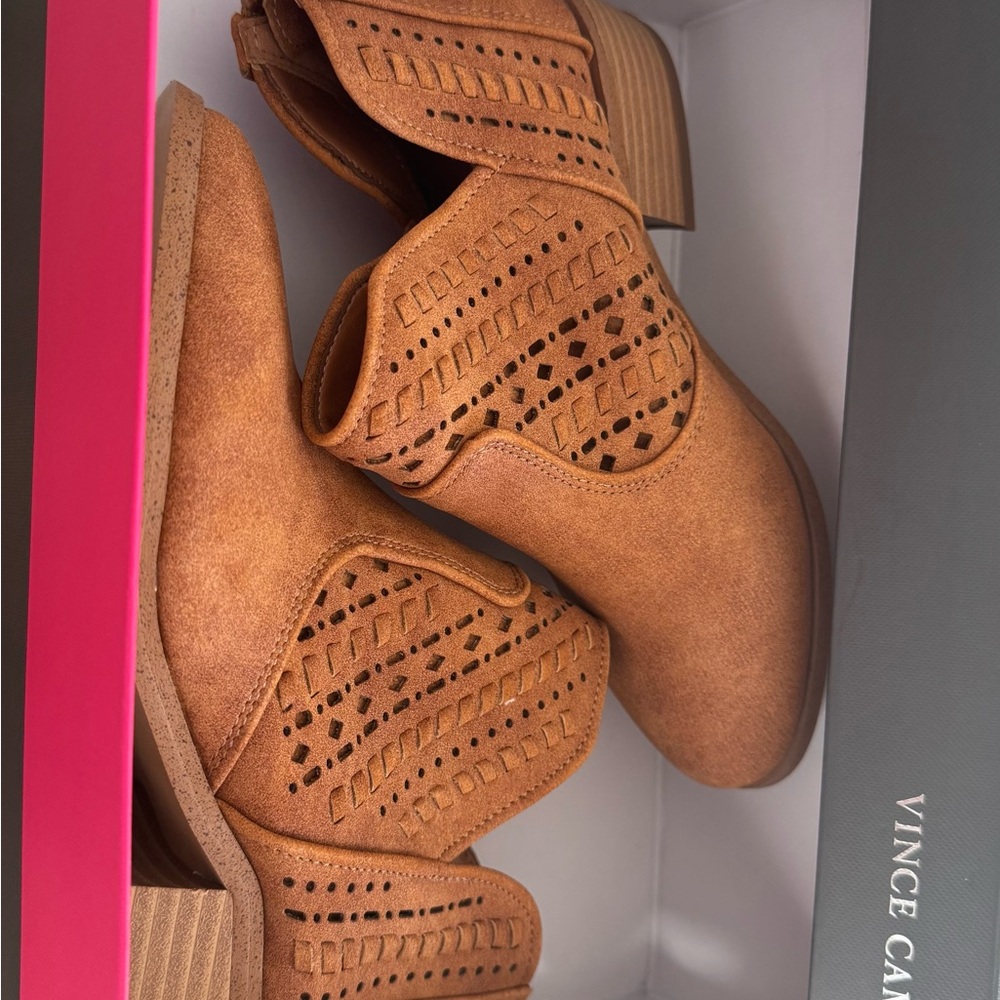 Vince Camuto  CG-PRASATA Cutout Ankle Booties